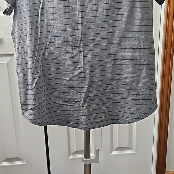 Women's Lululemon Love Tee Grey/ Black Stripes Size 18 Rounded Hem - Picture 5 of 5
